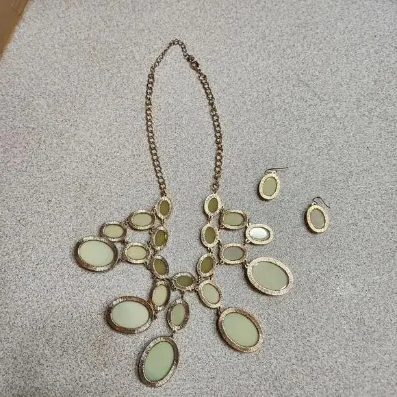 Charming Charlie Iridescent Oval Stone Necklace with Matching Earrings - Picture 6 of 7